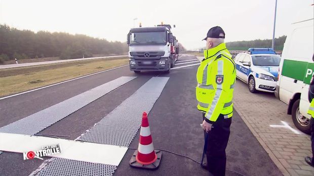 Achtung Kontrolle - Mittwoch: Schwertransport Ohne Genehmigung (1)