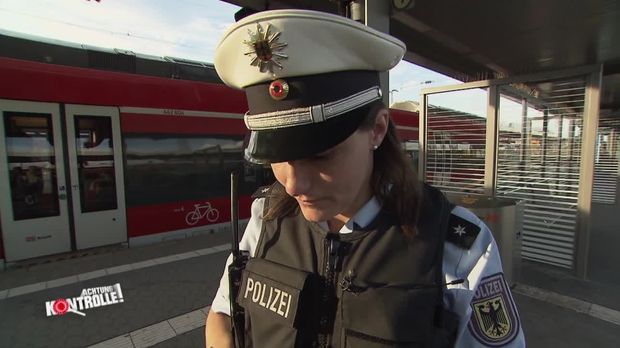 Achtung Kontrolle - Dienstag: Diebstahl Im Zug (1)