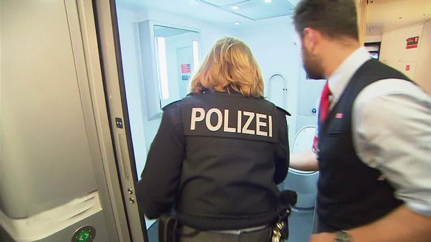 Achtung Kontrolle - Donnerstag: Gefährlicher Einsatz In Der Zugtoilette